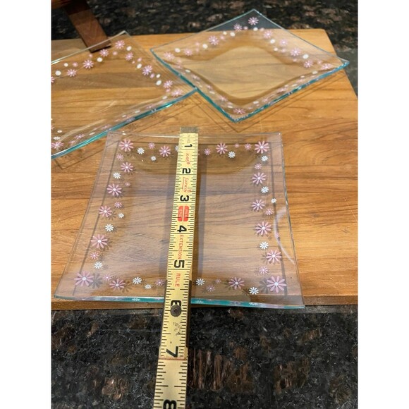 The Pampered Chef Set of 4 Square Glass Daisy Dessert Plates - Picture 6 of 9